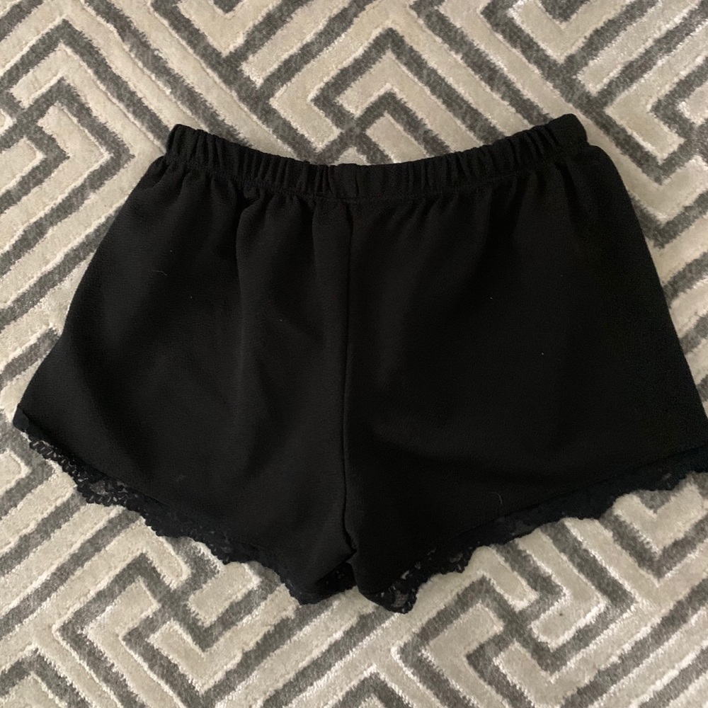 Shorts - Picture 3 of 4